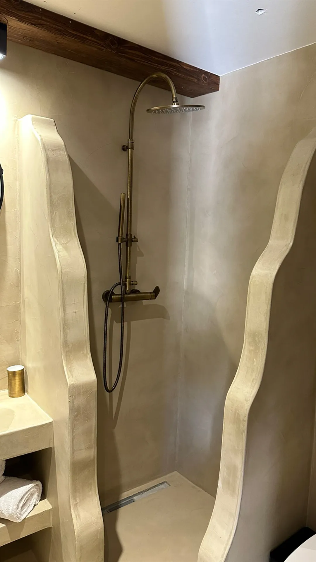amalthea luxury suites ambrosia p10
