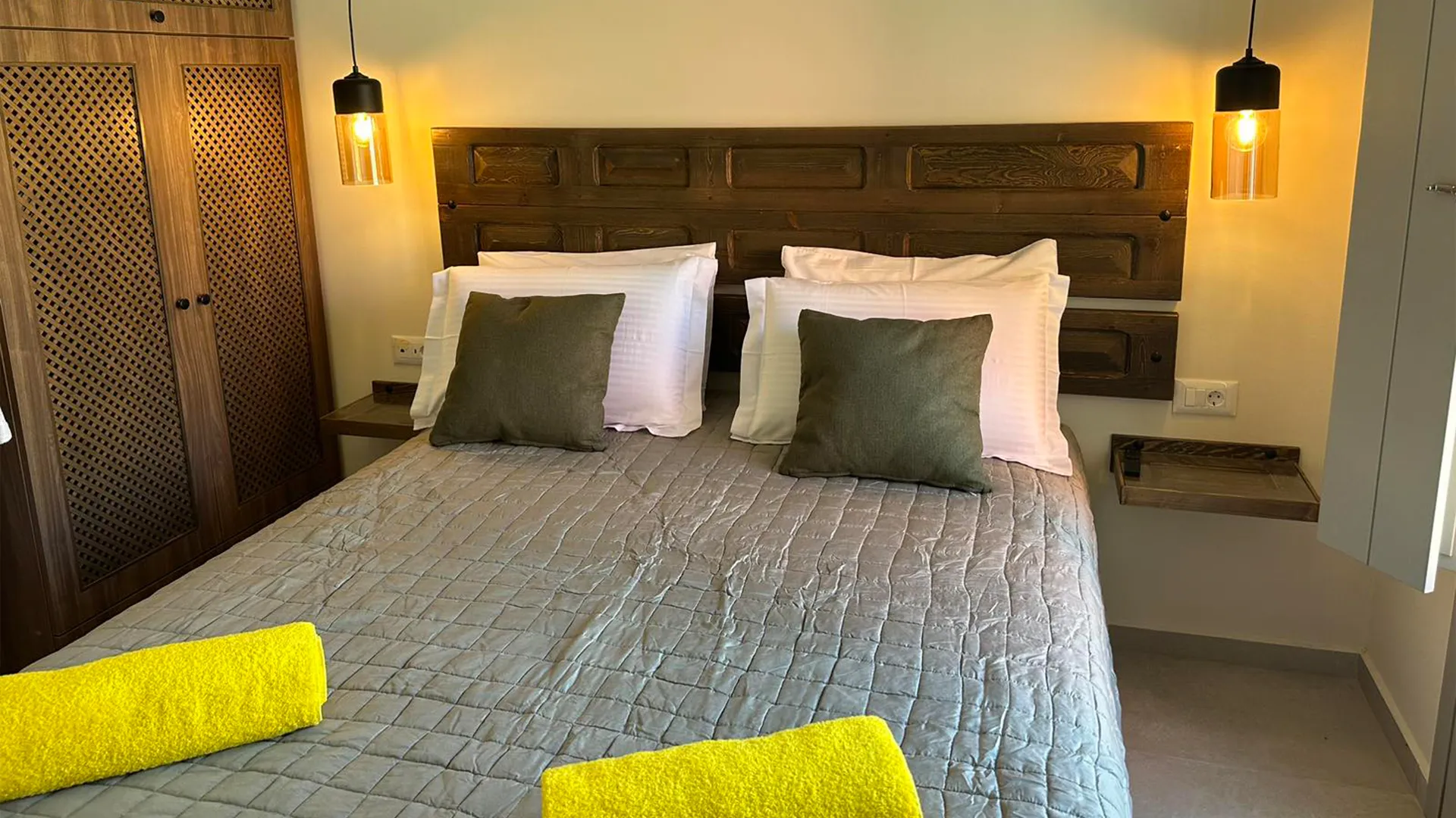 amalthea luxury suites ambrosia p17