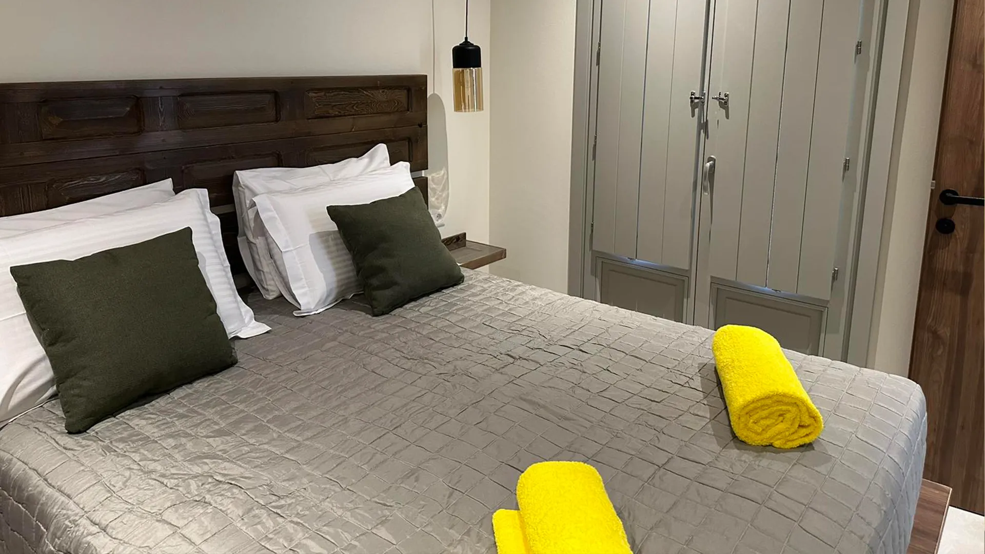 amalthea luxury suites ambrosia p20