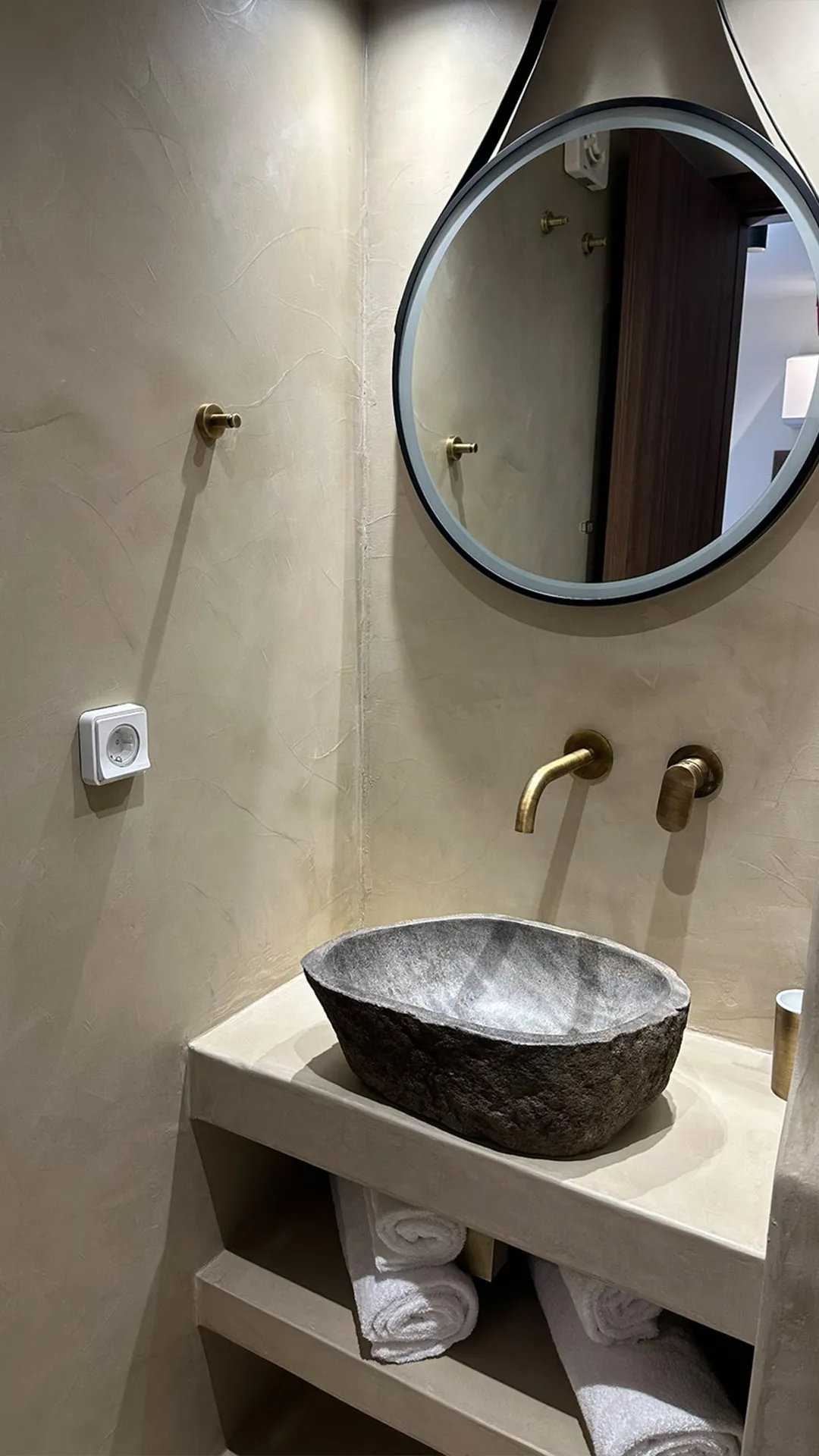 amalthea luxury suites ambrosia p23
