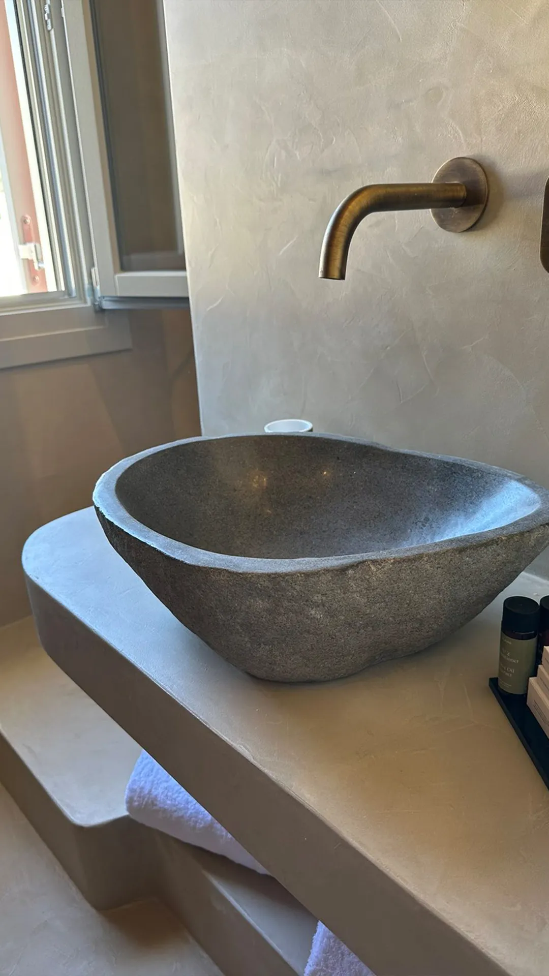 amalthea luxury suites ambrosia p24