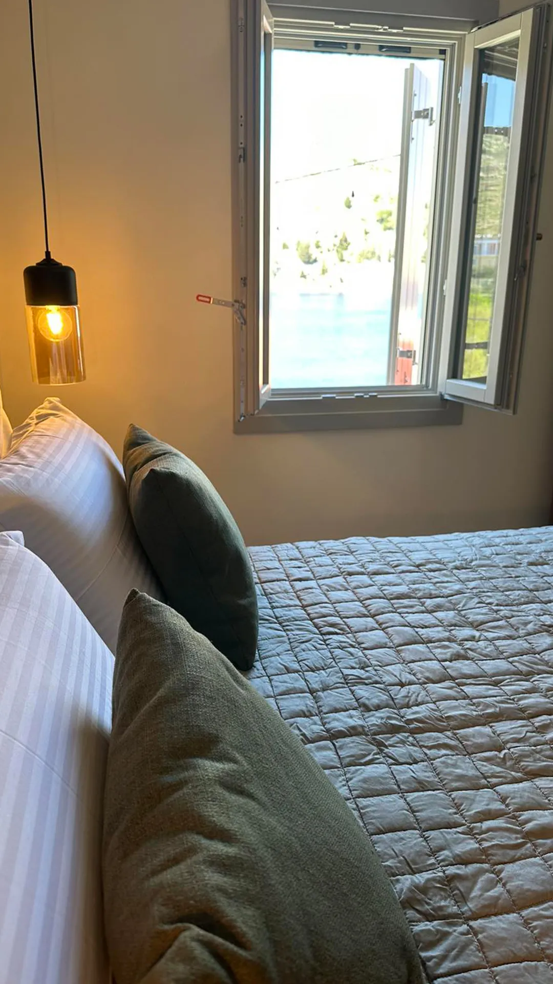 amalthea luxury suites ambrosia p8