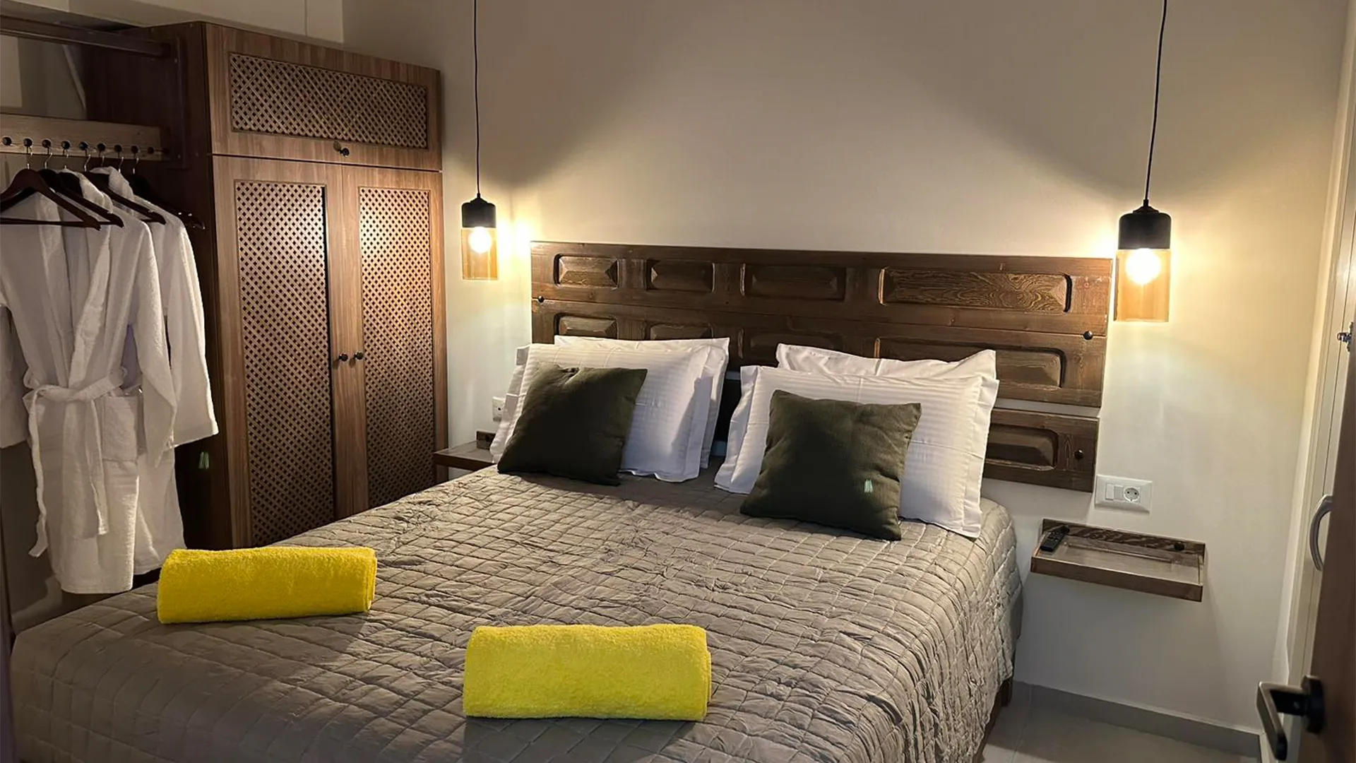 amalthea luxury suites ambrosia p9