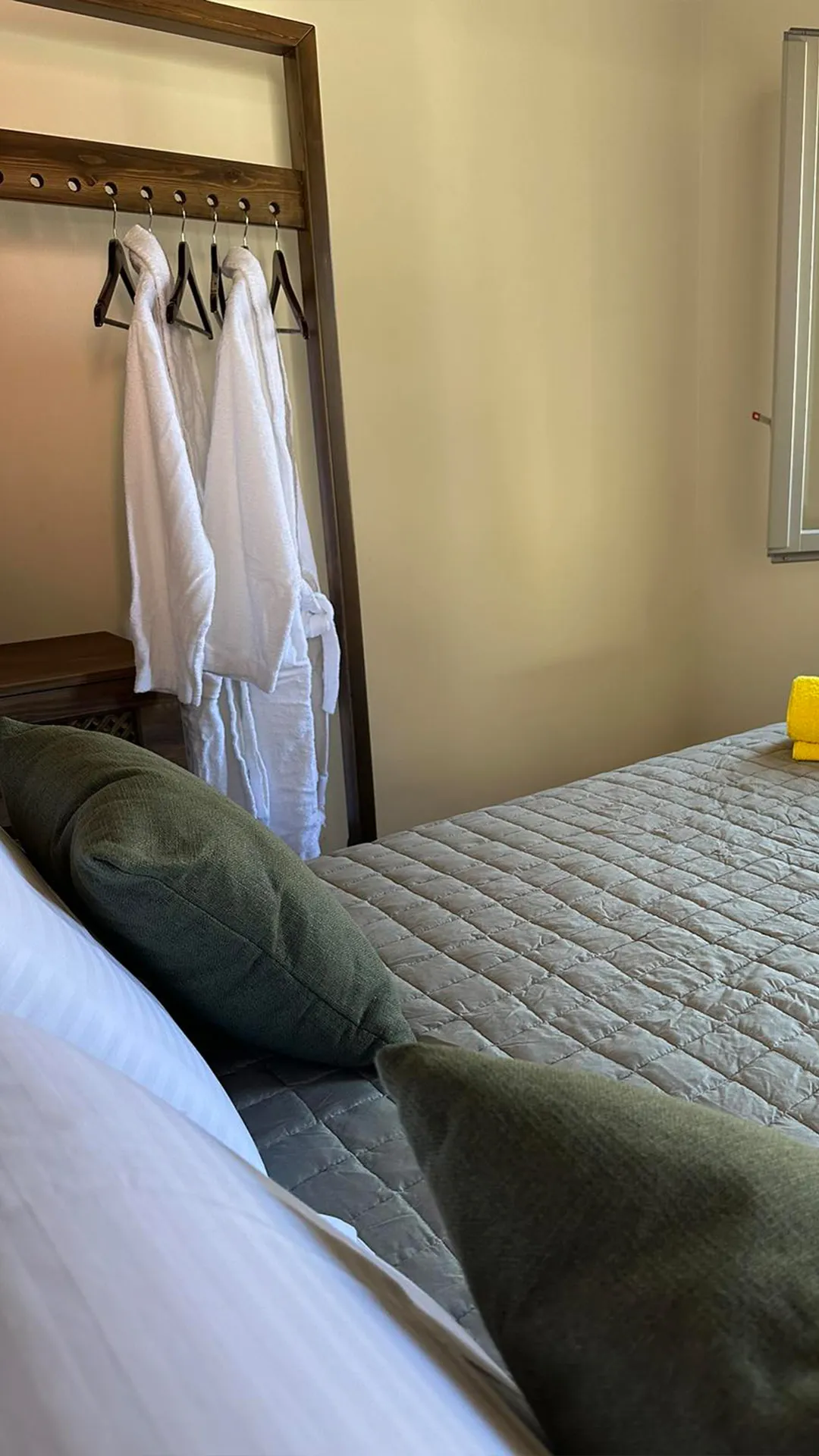 amalthea luxury suites karpos p1