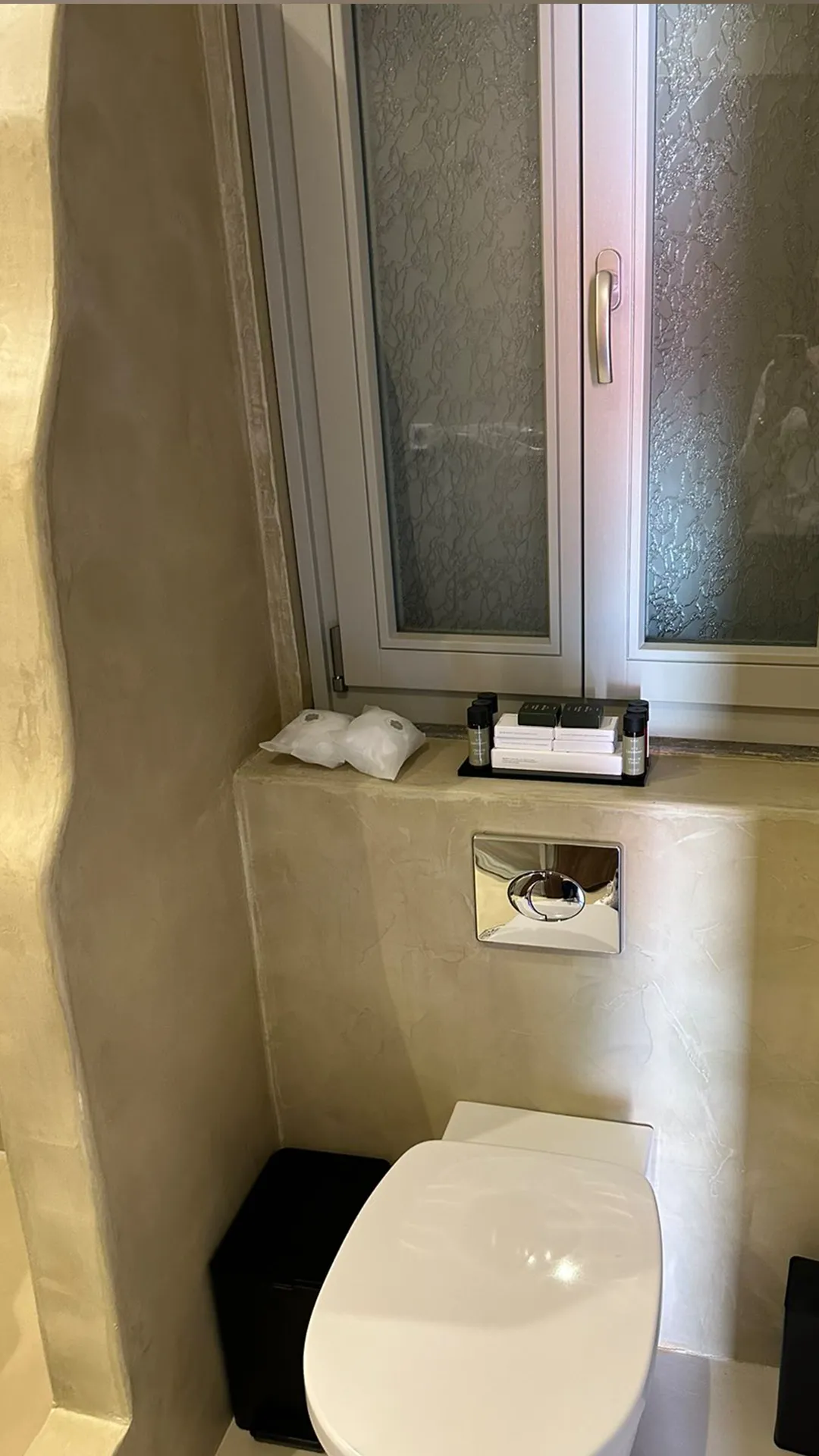 amalthea luxury suites karpos p10