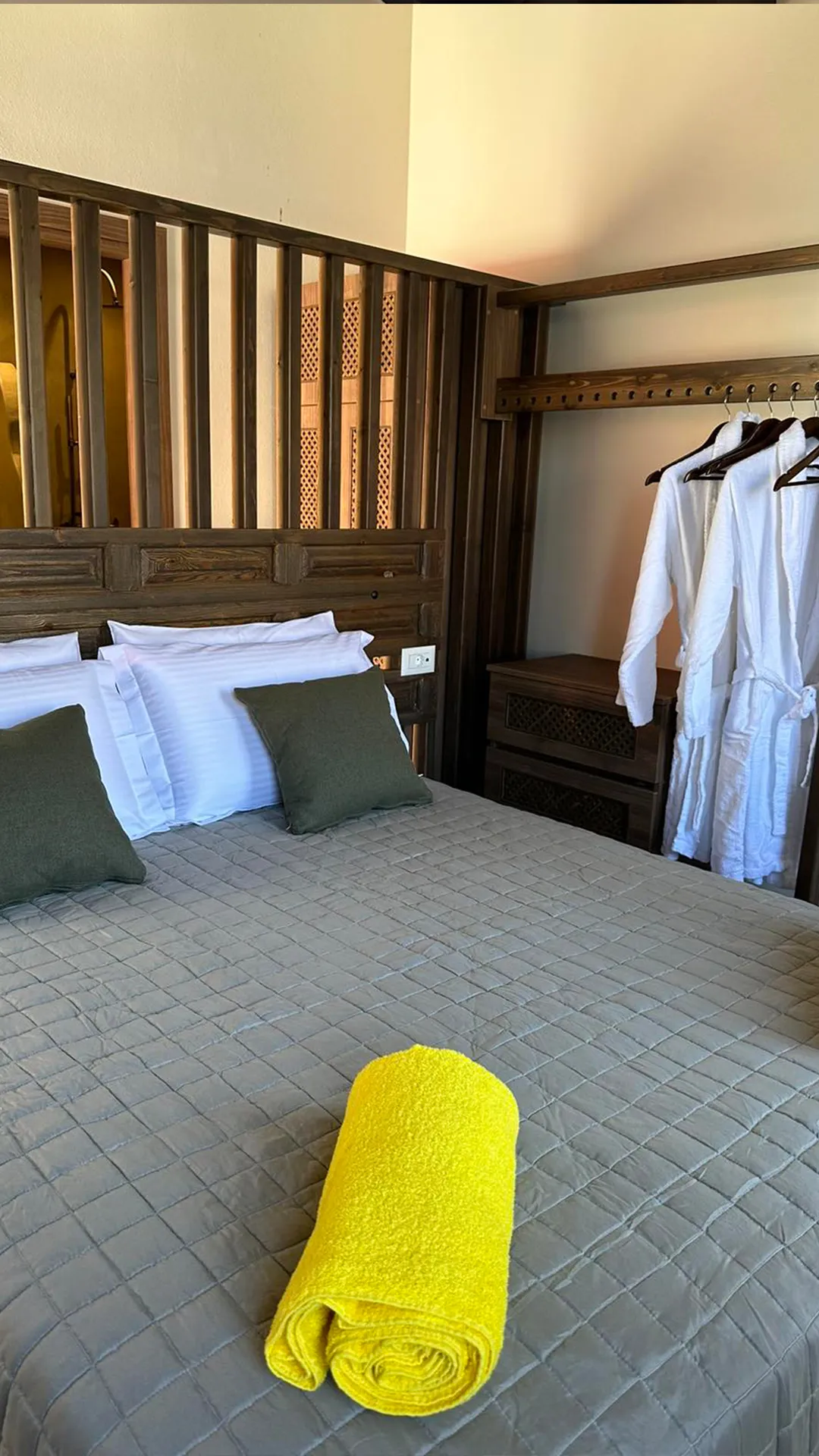 amalthea luxury suites karpos p14
