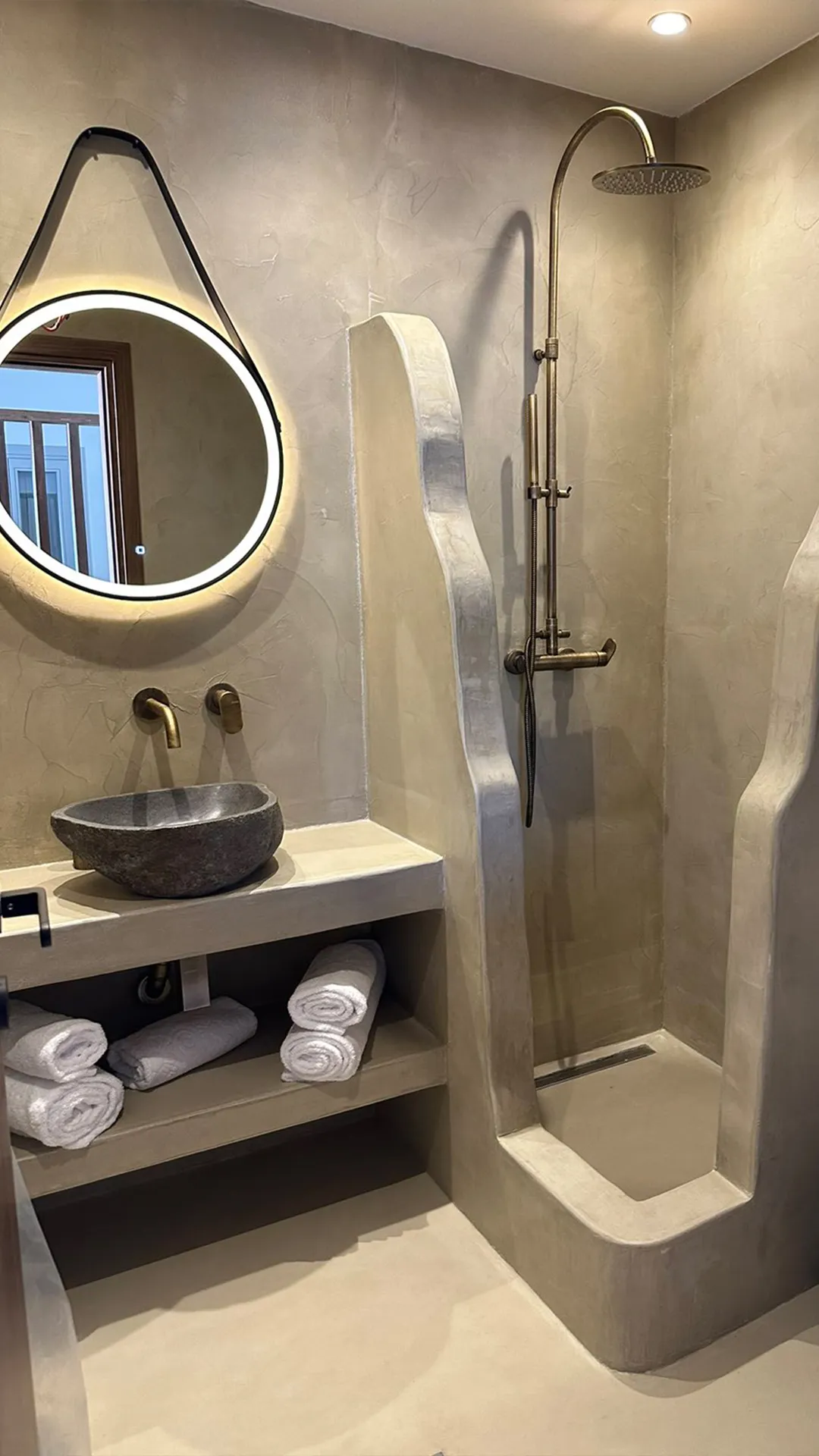 amalthea luxury suites karpos p5